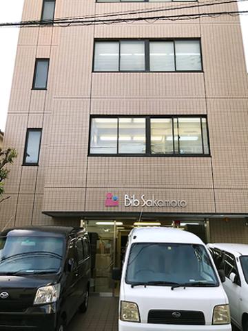 待遇良好な環境でじっくり腰を据えて活躍しましょう！人と接するのが好きな方にオススメ！