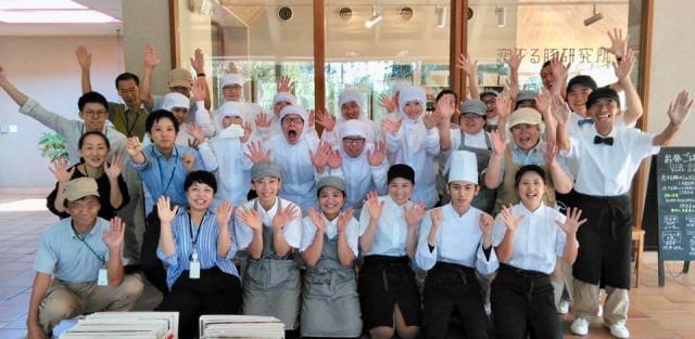 環境問題にも配慮。
独自の技術で、使われなくなった食材を、良質なエサへと転用しています。