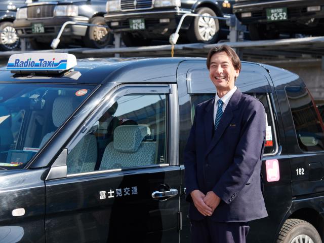 ☆定時制でプライベートとの両立も◎入社祝い金あり！女性のタクシー乗務員活躍中タクシー乗務員