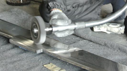 未経験者大歓迎!親切・丁寧にご指導します。
自分のペースで少しずつ作業内容を習得していってください♪
簡単な研磨作業なら1週間程度で納品できる製品ができるようになります。