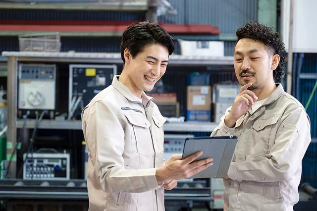 20〜30代の男性スタッフが中心に活躍中。
自宅で・私服で・スマホで！WEB面談が可能です。