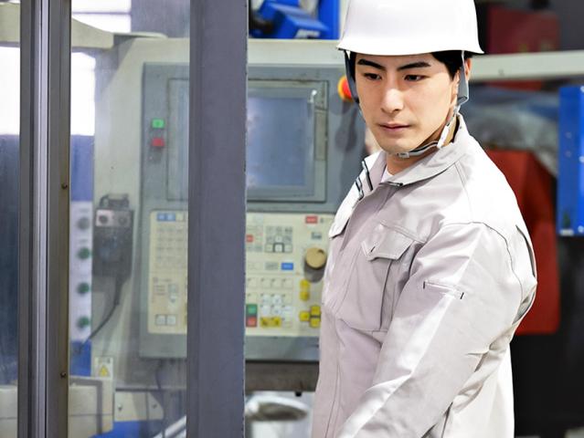 20〜30代の男性スタッフが中心に活躍中。
自宅で・私服で・スマホで！WEB面談が可能です。