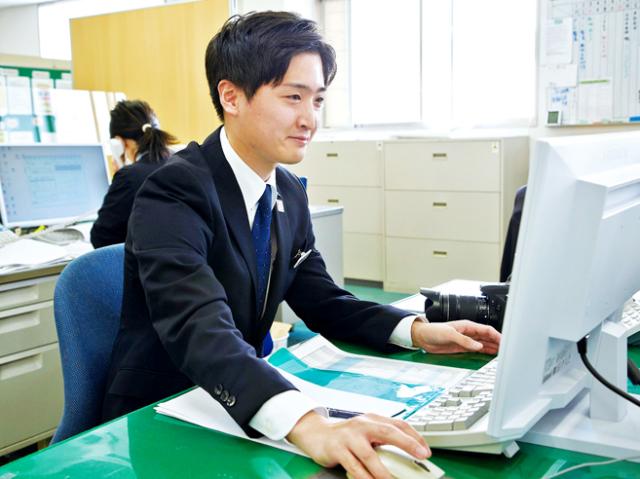 男性女性問わず事務職で活躍できる職場です。
男性でも女性でも大歓迎です!