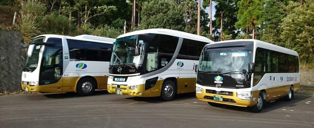 週休2日制／60歳以上の方の応募歓迎／大型二種免許を活かせる！バスドライバー／車通勤OKバスドライバー（シャトルバス）