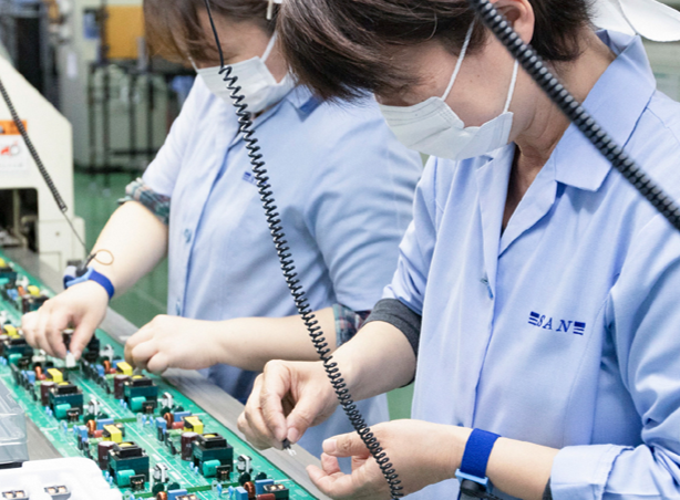 照明器具・エアコン部品などの組立や包装／未経験OK／土日祝休み／長く働ける定着率のいい職場です◎照明器具や冷蔵庫部品などの組立や包装