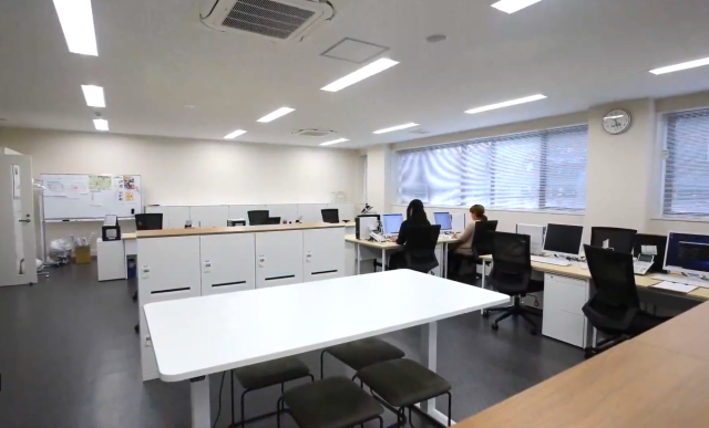 南日本運輸倉庫グループは、関東近郊に40拠点、900台以上のトラックを有する食品物流の大手企業です。