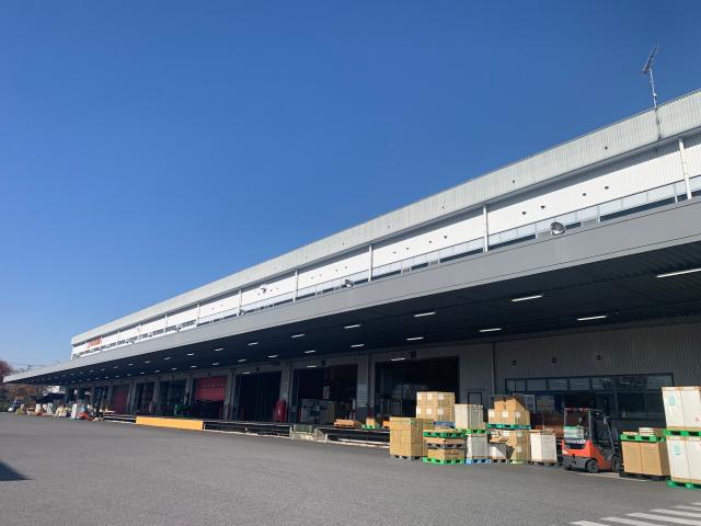 2職種同時募集！倉庫作業＆配送スタッフ募集！未経験者歓迎！資格取得支援あり◎［1］事務用品、オフィス家具等の商品管理業務
［2］トラック運転（2〜4ｔ）および配送助手