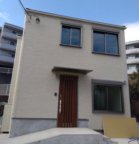 「るんと」はドイツ語で「まるい」。
グループ一丸となり飛躍していこう、という想いを込めています。