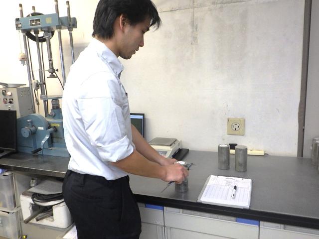 マイカー通勤OK！
駐車場があるので停める場所の心配もいりません◎