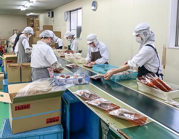 扶養内OK／週3日勤務／原則16時終業！冷暖房完備で快適な職場／おせんべいの袋詰め・箱詰めおせんべいの袋詰め・箱詰め軽作業