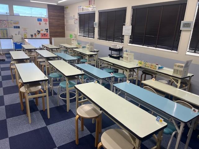 教室はまだ新しく、キレイな環境です。
子どもが好きな方や教育に関わる仕事に興味がある方はぜひ◎