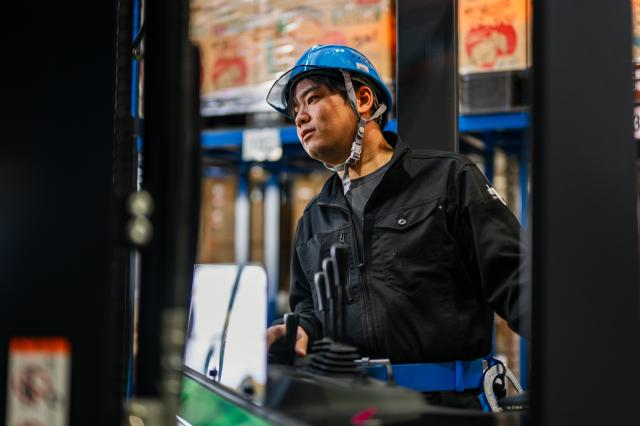 スタッフインタビュー／Aさん／入社1年目／20代
「残業ほぼなし！スキルも磨ける職場です。」