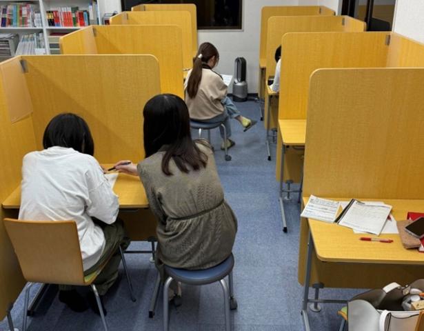 教え方の「正解」があるから迷わない！未経験でも安心のパターン授業法で、憧れの先生デビューを応援塾講師スタッフ