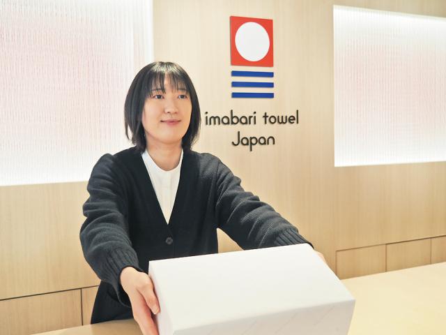 ＼上質なタオルを届ける仕事／接客を通じて「ありがとう」に出会える♪スタイリッシュな店内で活躍◎タオル製品の販売スタッフ