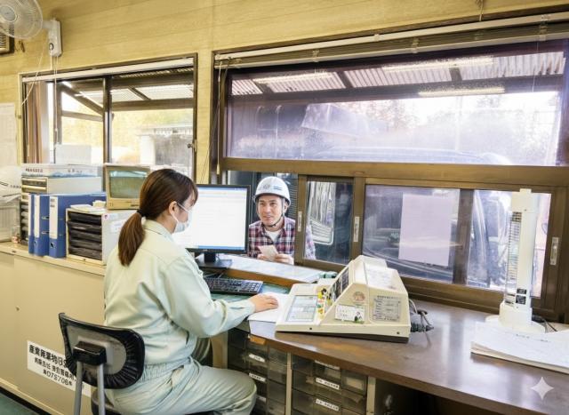 性別・年齢不問！座ってできるシンプル作業です。60代活躍中／週2日〜／マイカー通勤OK計量作業スタッフ