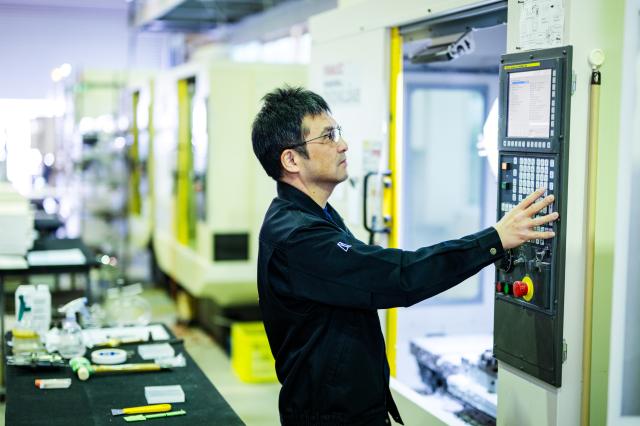 \業績好調につき正社員増員/
技術をじっくり磨ける、アクリル加工専門メーカーです。