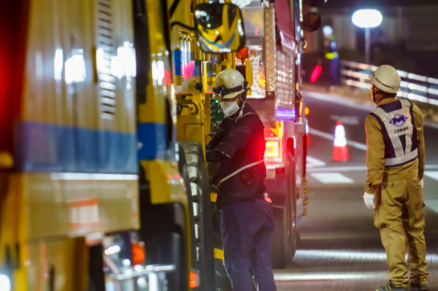 道路をつくる、街を支える。未経験から始められる舗装スタッフ募集！多くの先輩が無資格から入社しています未経験から手に職がつけれる現場スタッフ（舗装・技術要員）