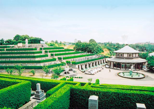 明石の海を望み、美しい緑に囲まれた圧倒的なスケールを誇る東播エリア屈指の場所で、穏やかな気持ちで働きませんか!