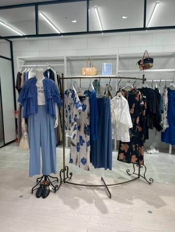 ノルマなしで安心。駅近店舗で、お客様に寄り添う接客を楽しめます。