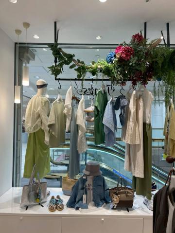 ノルマなしで安心。駅近店舗で、お客様に寄り添う接客を楽しめます。