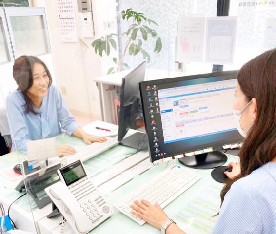 女性を中心に活躍中！髪型・髪色自由♪
ネイルもOKの自由度の高い社風が魅力です♪