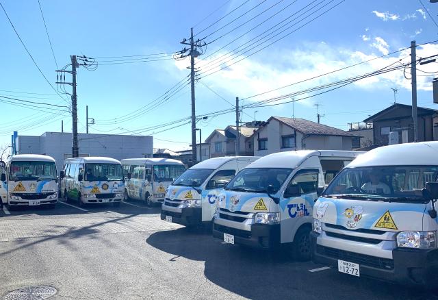 （学法）厚木田園学園では教職員約130名が在籍中。20代〜60代の幅広い年齢層が活躍しています。