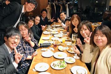スタッフの声☆30~50代の主婦さんが中心となり活躍中!(写真は忘年会のもの)