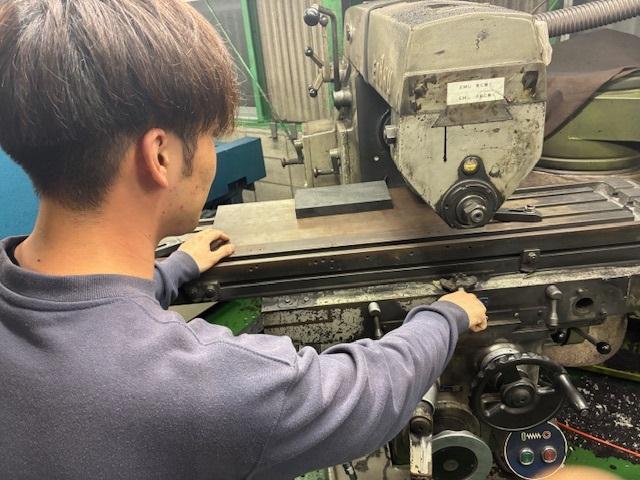 【樹脂・ゴム製品の製造】平均年齢30歳！未経験の方も先輩がしっかりフォロー！樹脂・ゴム製品の製造