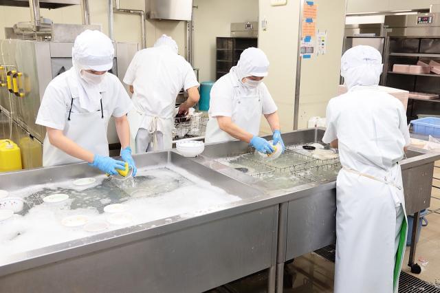 大阪市城東区【食器洗浄パートさん】夕方のお仕事！昇給・賞与有｜交通費規定支給病院内厨房での食器洗浄　夕方のお仕事です