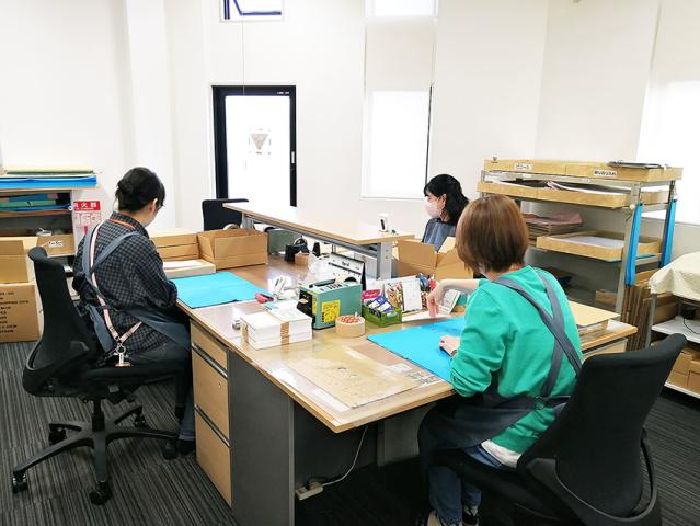 ＼3名体制の業務／
現在40代・50代の主婦スタッフが活躍中です。