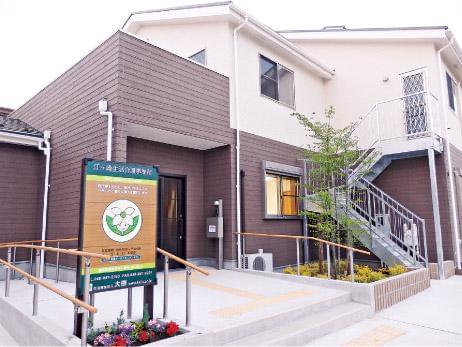 【厨房スタッフ】は週2日〜・13時迄、【ドライバー】は週2日〜・午前/午後のみOK。いずれも土日祝休みです。