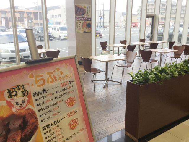≪らぶキッチン≫は30〜50歳代の主婦が活躍中。
長く続くワケは、“車通勤・食事つき”だから!
