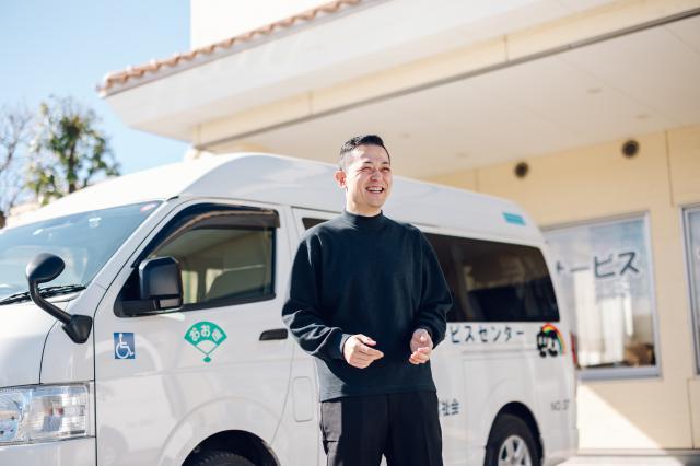 デイサービスの送迎運転業務 主に60歳代以上の方、活躍中。女性ドライバーもいます。デイサービスセンターでのドライバー業務