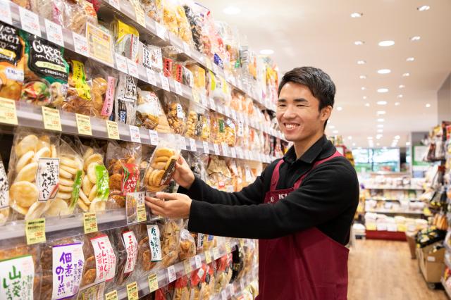 未経験OK◎サポート体制充実で安心スタート！自分のペースで働きながら接客スキルを磨けるスタッフ募集♪販売＆レジスタッフ