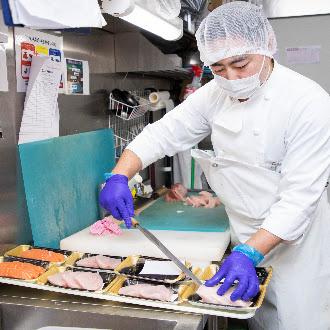 仕事はイチから丁寧にサポート◎お魚の知識が身につく鮮魚スタッフ募集！落ち着いた環境で長く働ける◎鮮魚スタッフ