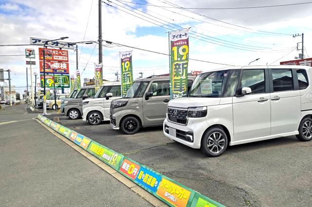 車の整備・点検をお願いします。
整備士としてのキャリアを積み重ねてくださいね。