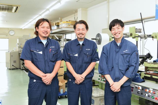 作業場は空調完備でクリーンな環境。
年間通して、とても快適に仕事に取り組めます◎