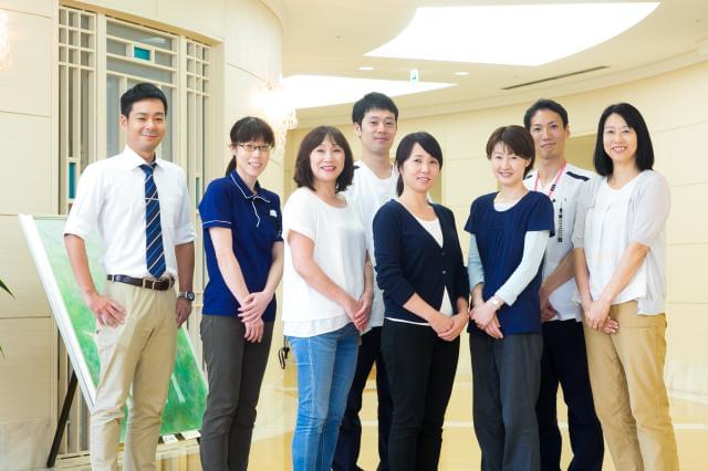 右を見ても、左を見ても、笑顔!入居者様・利用者様も、スタッフも、みんな表情がソフトです!