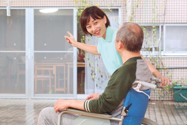 介護付き有料老人ホーム併設のデイサービス！
研修充実で安心して始められます。