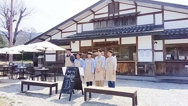 無料の駐車場を完備しているのでマイカー通勤が可能です！交通費も規定内支給しますよ♪