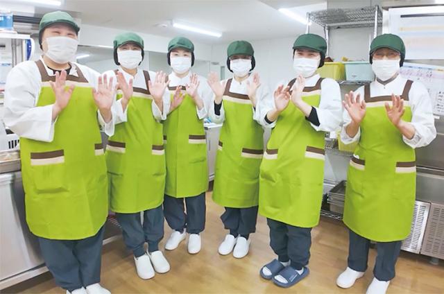 調理補助と言うよりは『調理員さんのサポートワーク』と表現したほうが丁度良いくらいのお仕事です。