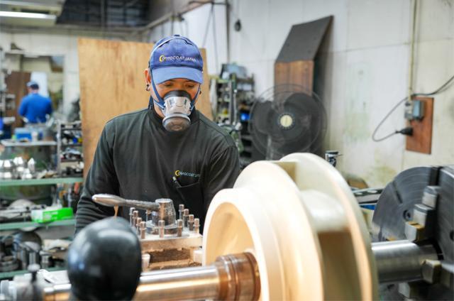 チームで連携しながら、お客様に喜ばれる成果が上げられる仕事をしています。