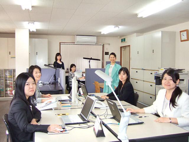 税理士事務所での補助業務。サポート体制万全。10年以上働くスタッフ多数！意欲・人柄重視の採用です◎一般事務