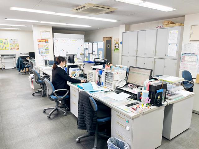 【堺市西区】特殊車両の架装業務◇経験が活かせる！手当・待遇豊富◎制服貸与！車通勤OK♪特殊車両の架装業務／CAD設計・工程管理など