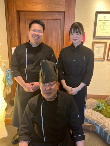 10代〜50代まで幅広い年代のスタッフ活躍中。
試用期間なし、入社当日から「正社員」!
昇給・賞与、退職金制度など待遇充実!