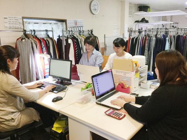 アパレル中心のネット通販会社です。「働き方の融通がきくこと」が主婦・フリーターを中心に大好評☆