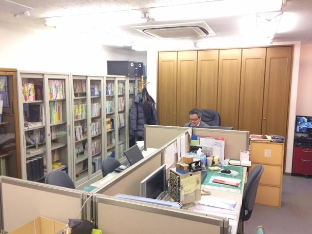 「王子神谷駅」から徒歩5分。オフィスは清潔感があり、気持ちよく安心して働いて頂ける環境です。