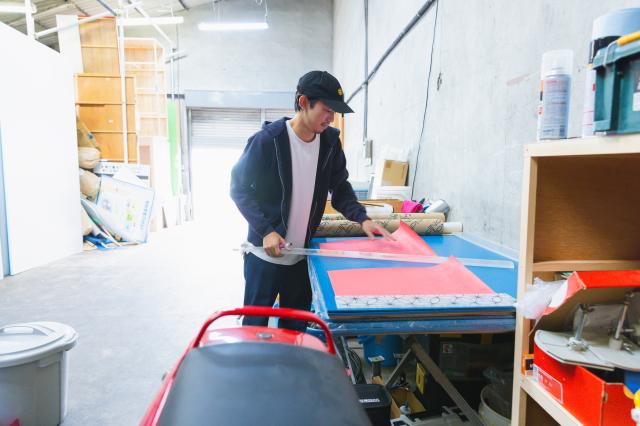 「内装」「表具」の施工は現場でしか学べない技術。一から丁寧に指導します。