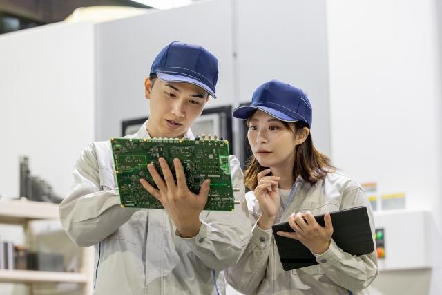 揖斐郡大野町/寮有(実費)・送迎有(規定有)/大手企業/電子部品の製造・運搬・機械操作/経験者歓迎電子部品の運搬・機械補助作業