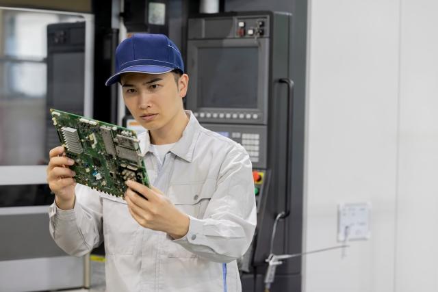 大垣市/入社祝い金あり(規定有)/電子部品の製造・運搬・機械操作/2交替/高時給/正社員登用実績有電子部品の運搬・機械補助作業